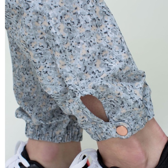 Lululemon Rare Bring Back The Track Pant Petite Fleur Silver Spoon/Ambient Grey - Picture 5 of 11